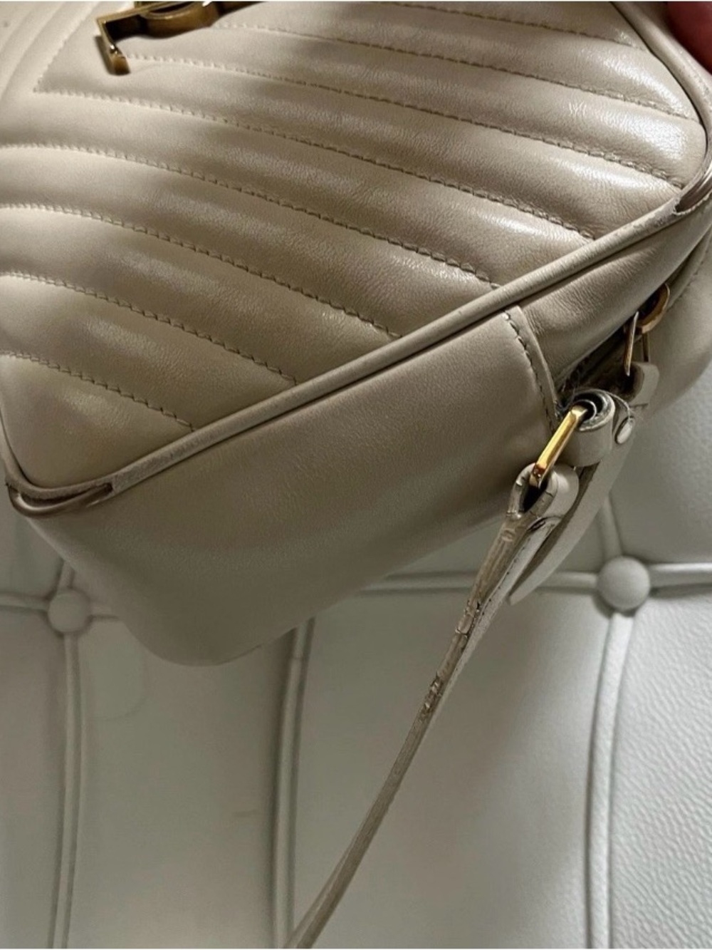 Yves Saint Laurent Lou Cream Quilted Camera Bag with Gold YSL Emblem - Picture 4 of 16